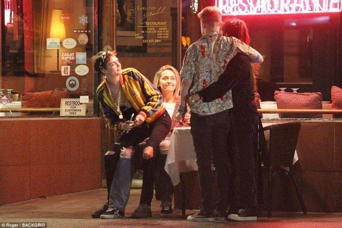 Cara Delevingne ile Paris Jackson öpüşürken yakalandı