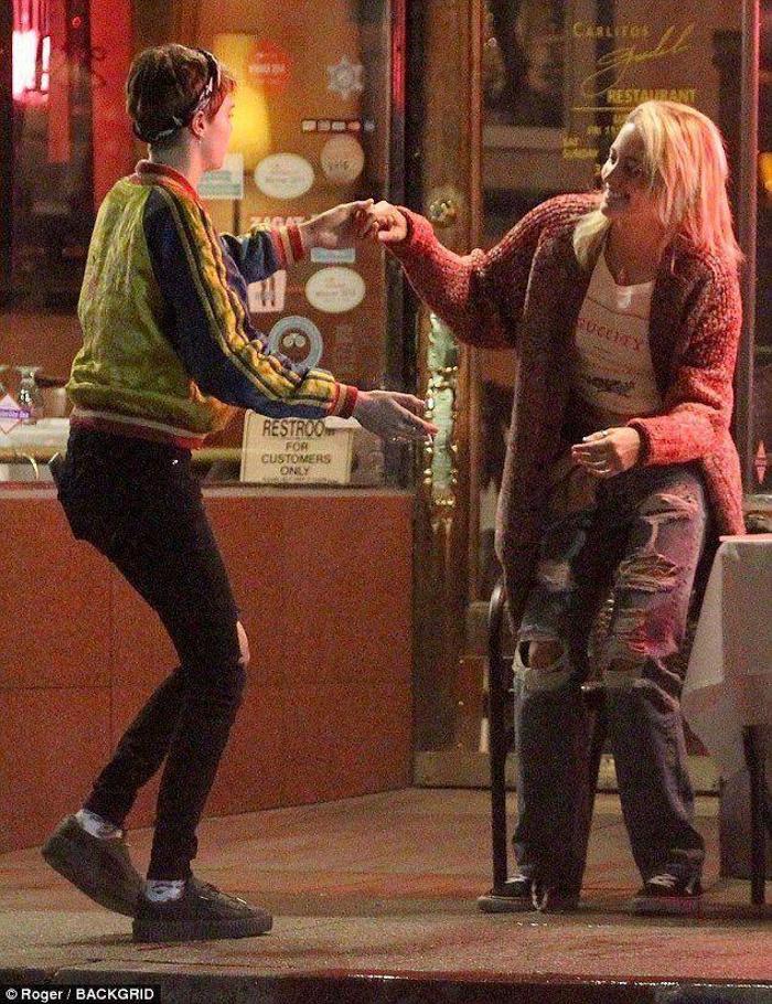 Cara Delevingne ile Paris Jackson öpüşürken yakalandı