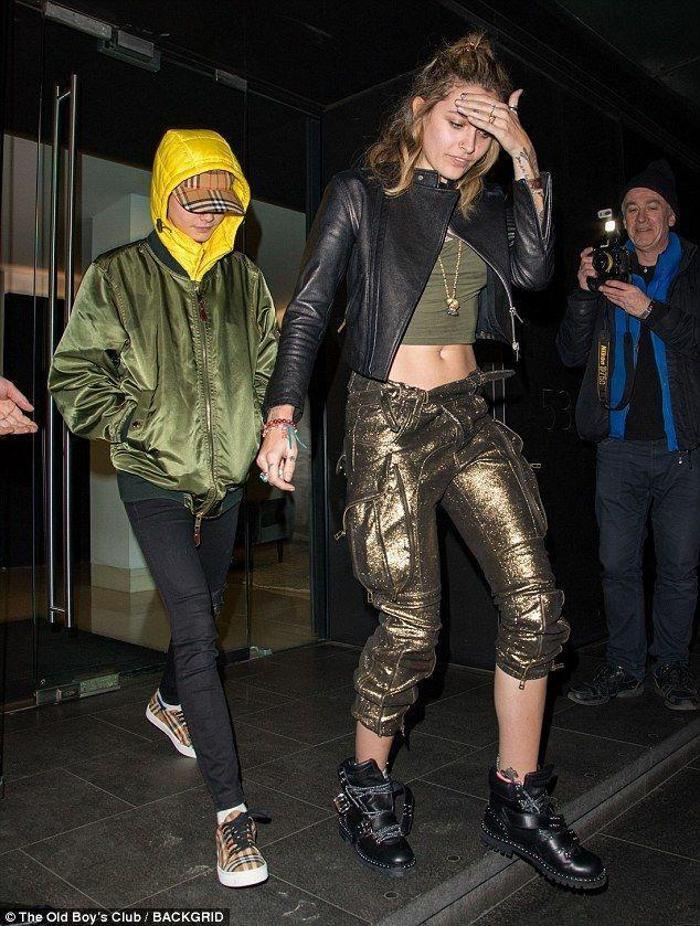 Cara Delevingne ile Paris Jackson öpüşürken yakalandı