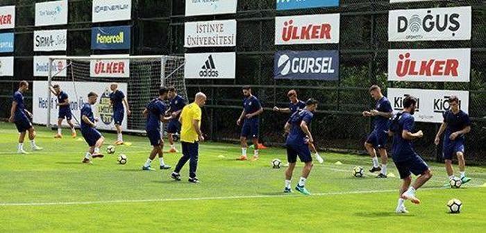 Cocu ilk idmanını yaptı Ali Koç futbolcularla buluştu
