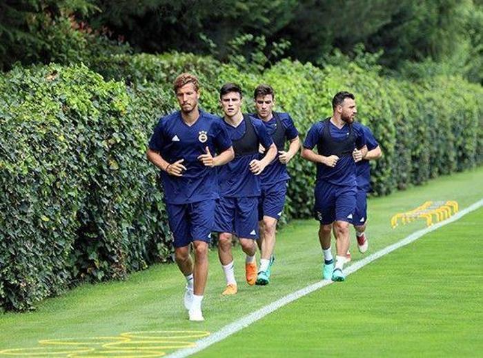Cocu ilk idmanını yaptı Ali Koç futbolcularla buluştu