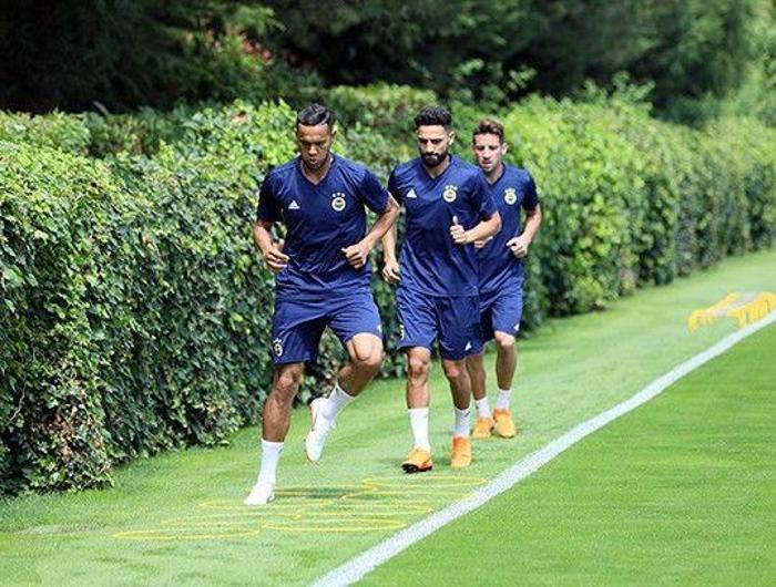 Cocu ilk idmanını yaptı Ali Koç futbolcularla buluştu