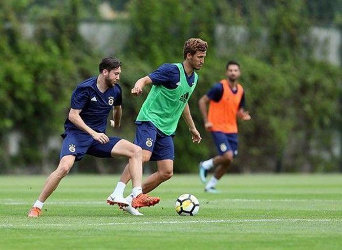Cocu ilk idmanını yaptı Ali Koç futbolcularla buluştu