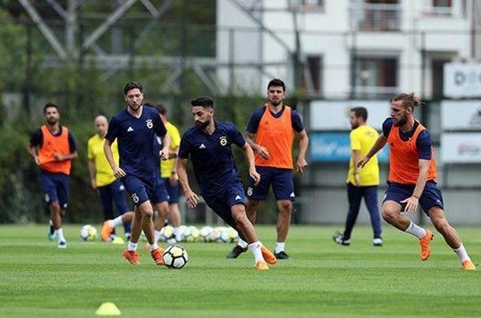 Cocu ilk idmanını yaptı Ali Koç futbolcularla buluştu