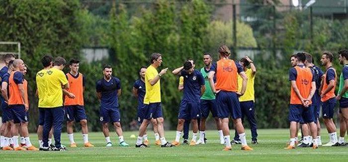 Cocu ilk idmanını yaptı Ali Koç futbolcularla buluştu