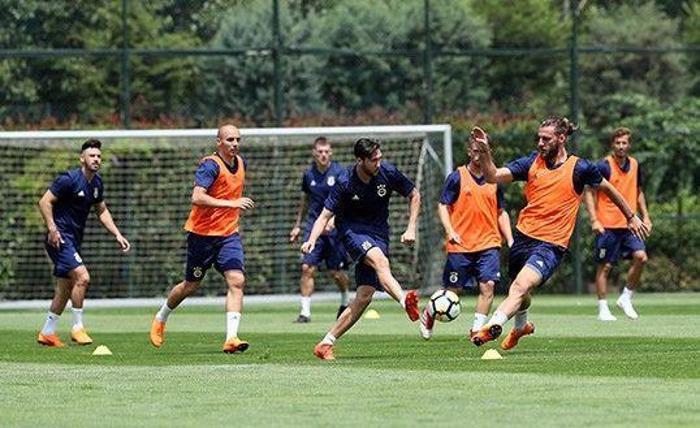 Cocu ilk idmanını yaptı Ali Koç futbolcularla buluştu