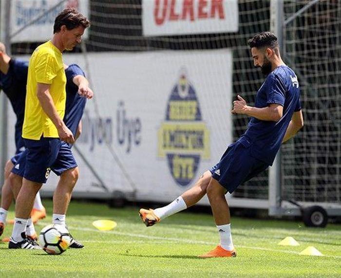 Cocu ilk idmanını yaptı Ali Koç futbolcularla buluştu