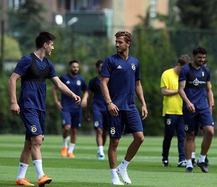 Cocu ilk idmanını yaptı Ali Koç futbolcularla buluştu