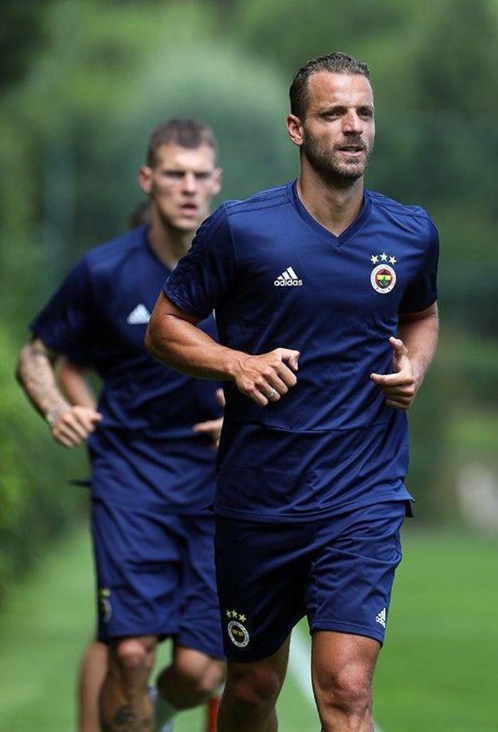Cocu ilk idmanını yaptı Ali Koç futbolcularla buluştu