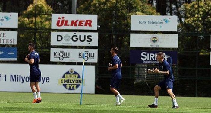 Cocu ilk idmanını yaptı Ali Koç futbolcularla buluştu