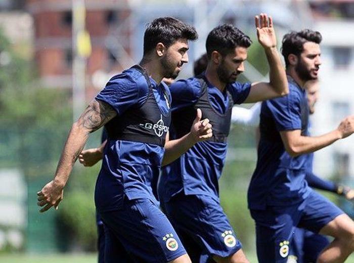 Cocu ilk idmanını yaptı Ali Koç futbolcularla buluştu