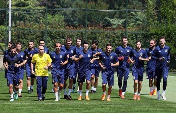 Cocu ilk idmanını yaptı Ali Koç futbolcularla buluştu