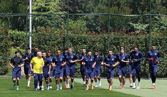 Cocu ilk idmanını yaptı Ali Koç futbolcularla buluştu