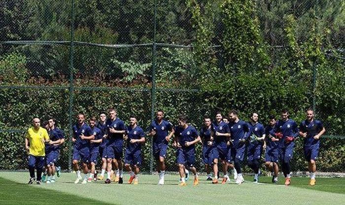 Cocu ilk idmanını yaptı Ali Koç futbolcularla buluştu