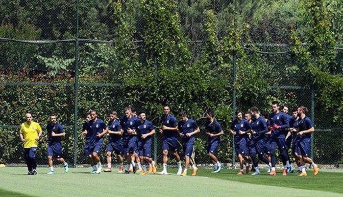 Cocu ilk idmanını yaptı Ali Koç futbolcularla buluştu