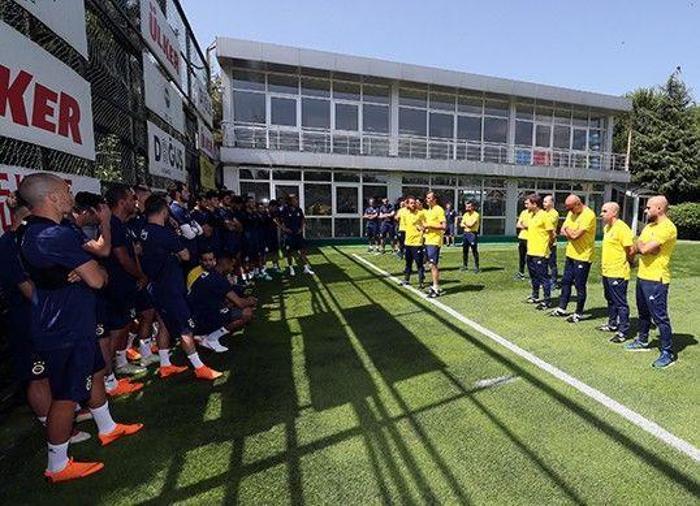 Cocu ilk idmanını yaptı Ali Koç futbolcularla buluştu