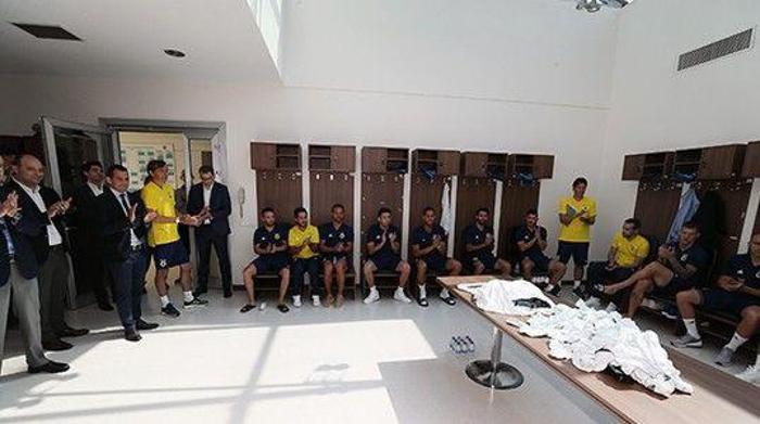 Cocu ilk idmanını yaptı Ali Koç futbolcularla buluştu