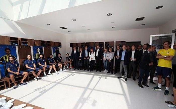 Cocu ilk idmanını yaptı Ali Koç futbolcularla buluştu