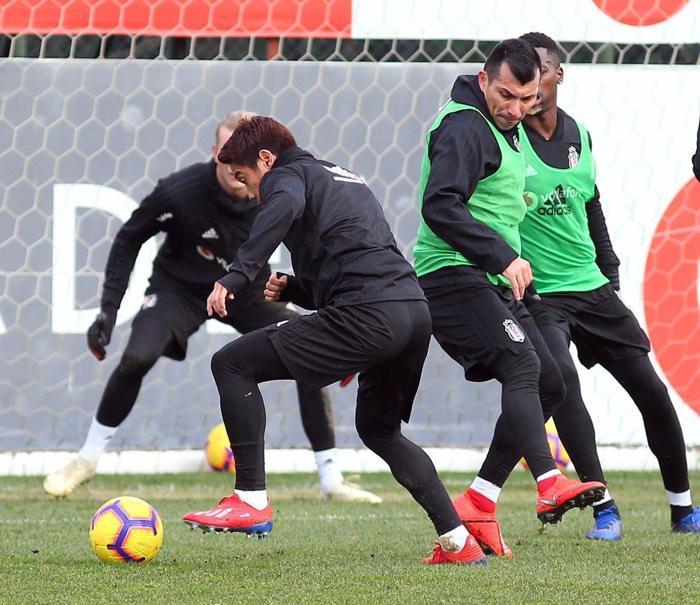 Shinji Kagawa, Beşiktaşta ilk antrenmanına çıktı