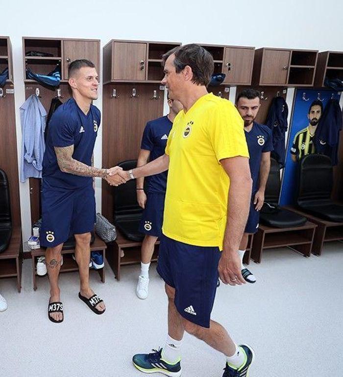 Cocu ilk idmanını yaptı Ali Koç futbolcularla buluştu