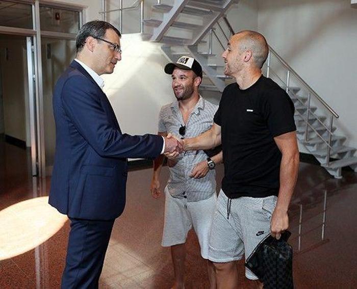 Cocu ilk idmanını yaptı Ali Koç futbolcularla buluştu