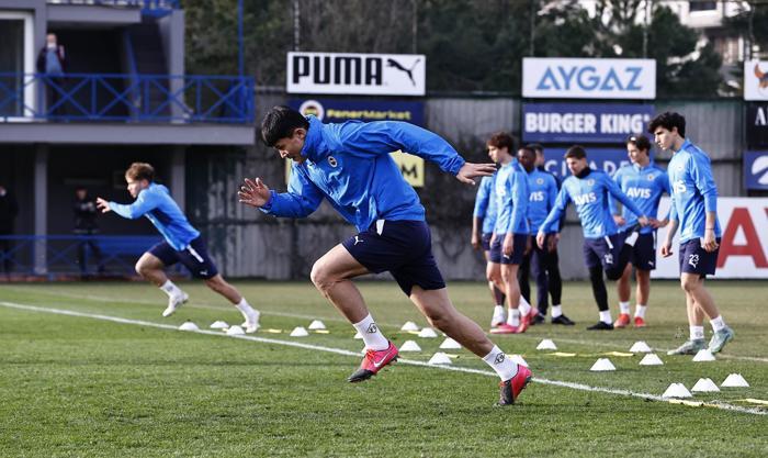 Son dakika Fenerbahçe haberi İsmail Kartal 11 için kararını verdi...