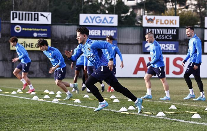 Son dakika Fenerbahçe haberi İsmail Kartal 11 için kararını verdi...
