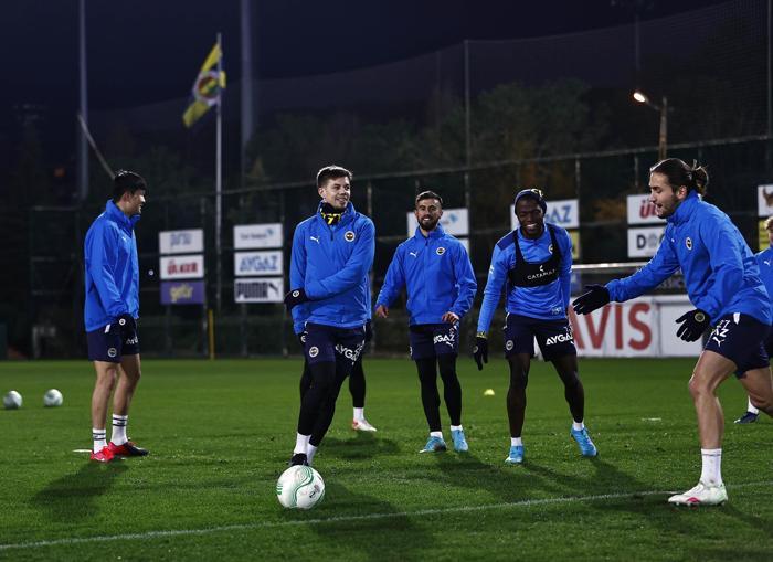 Son dakika Fenerbahçe haberi İsmail Kartal 11 için kararını verdi...