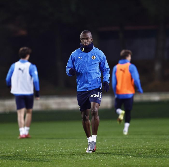 Son dakika Fenerbahçe haberi İsmail Kartal 11 için kararını verdi...