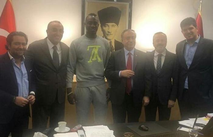 Yeni takımı belli oldu Son dakika transfer haberleri...