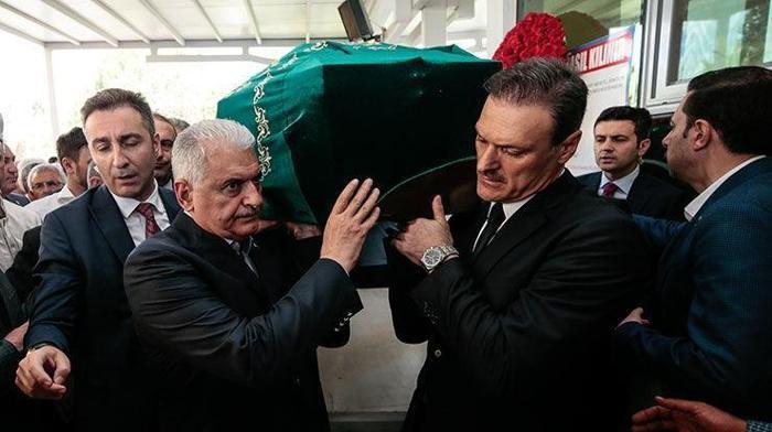 Alpay Özalanın babası toprağa verildi