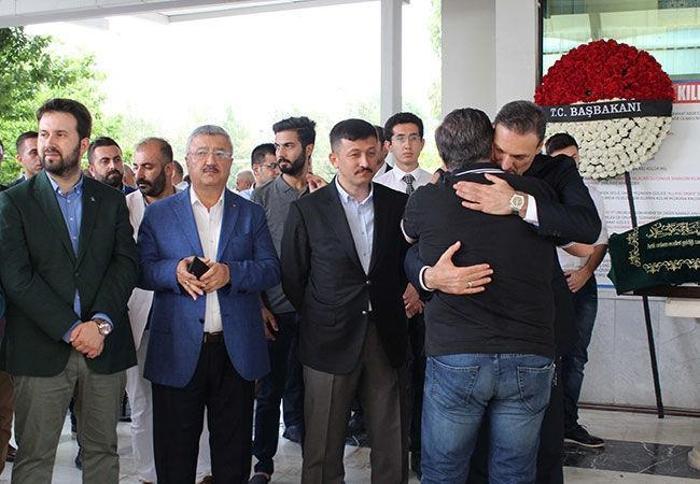 Alpay Özalanın babası toprağa verildi