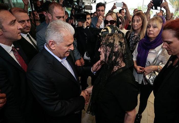 Alpay Özalanın babası toprağa verildi