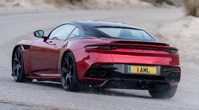 “Ferrari” katili Aston Martin