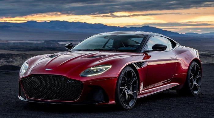 “Ferrari” katili Aston Martin