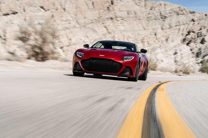 “Ferrari” katili Aston Martin
