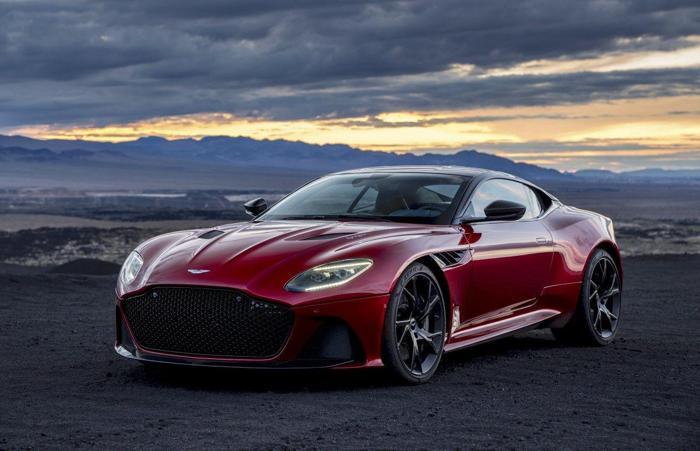 “Ferrari” katili Aston Martin