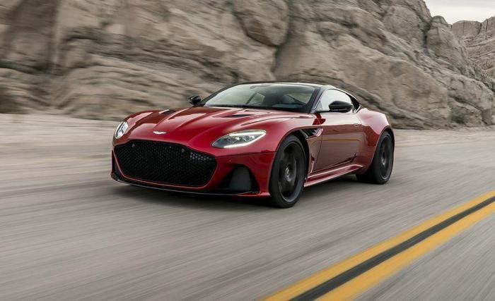 “Ferrari” katili Aston Martin