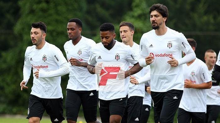 Beşiktaş sahaya indi Yeni transfer...