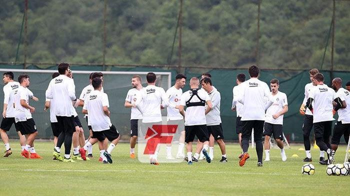Beşiktaş sahaya indi Yeni transfer...