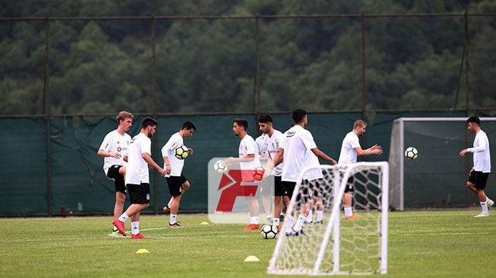 Beşiktaş sahaya indi Yeni transfer...
