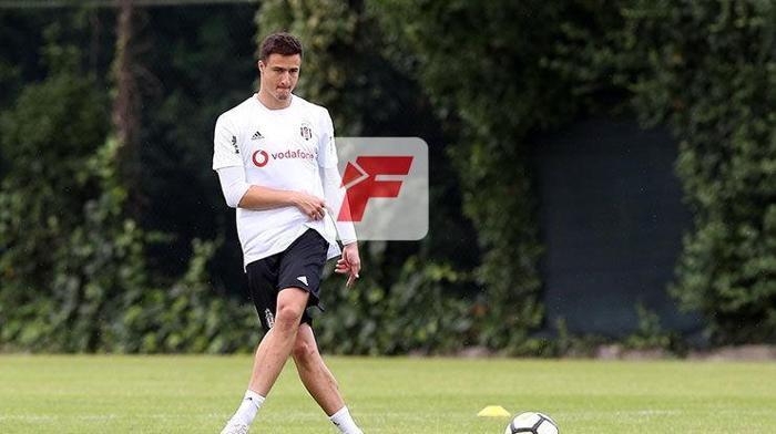 Beşiktaş sahaya indi Yeni transfer...