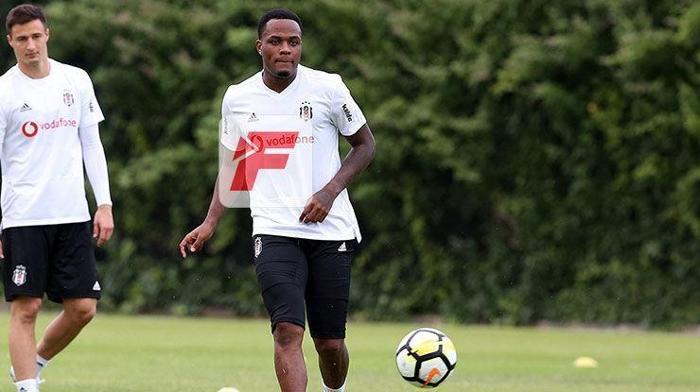 Beşiktaş sahaya indi Yeni transfer...
