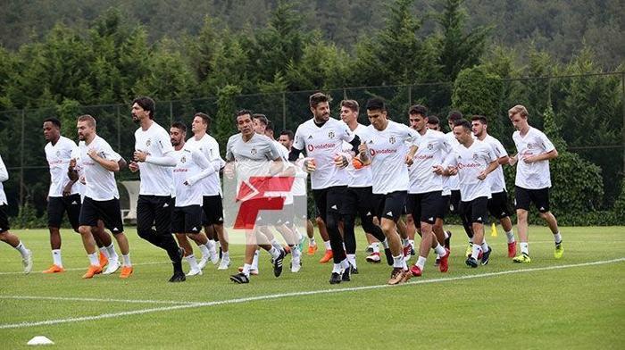 Beşiktaş sahaya indi Yeni transfer...