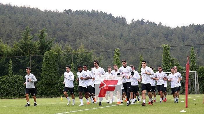 Beşiktaş sahaya indi Yeni transfer...