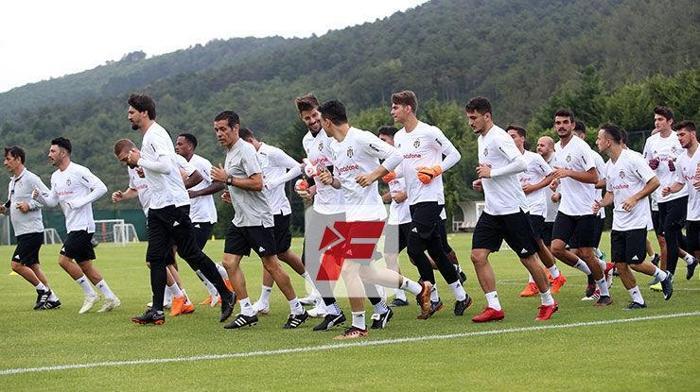 Beşiktaş sahaya indi Yeni transfer...