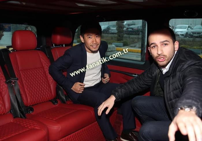 Shinji Kagawanın gelişinde arbede