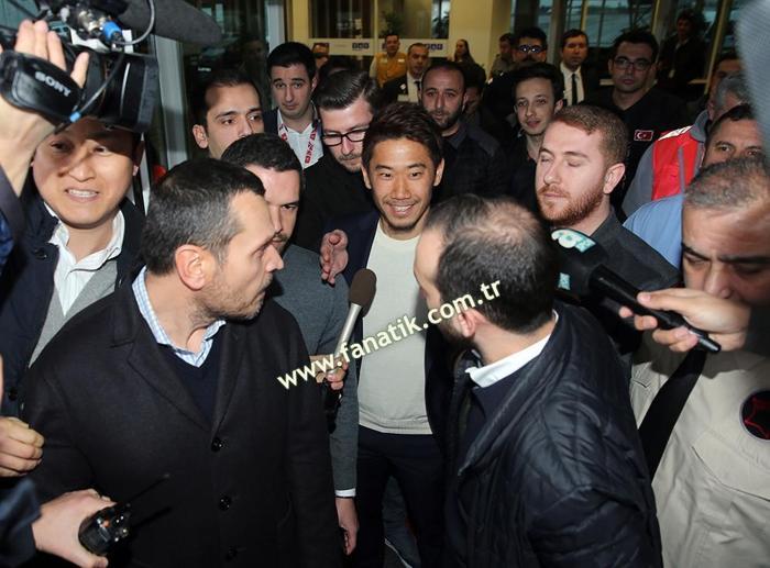 Shinji Kagawanın gelişinde arbede