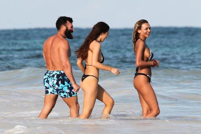 Dan Bilzerian ve kız arkadaşları tatilde