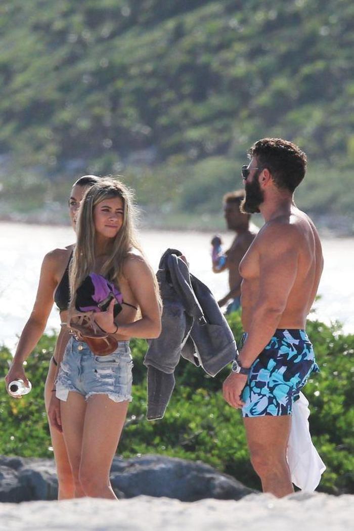 Dan Bilzerian ve kız arkadaşları tatilde